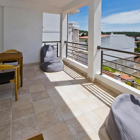 Rino شقة هفار